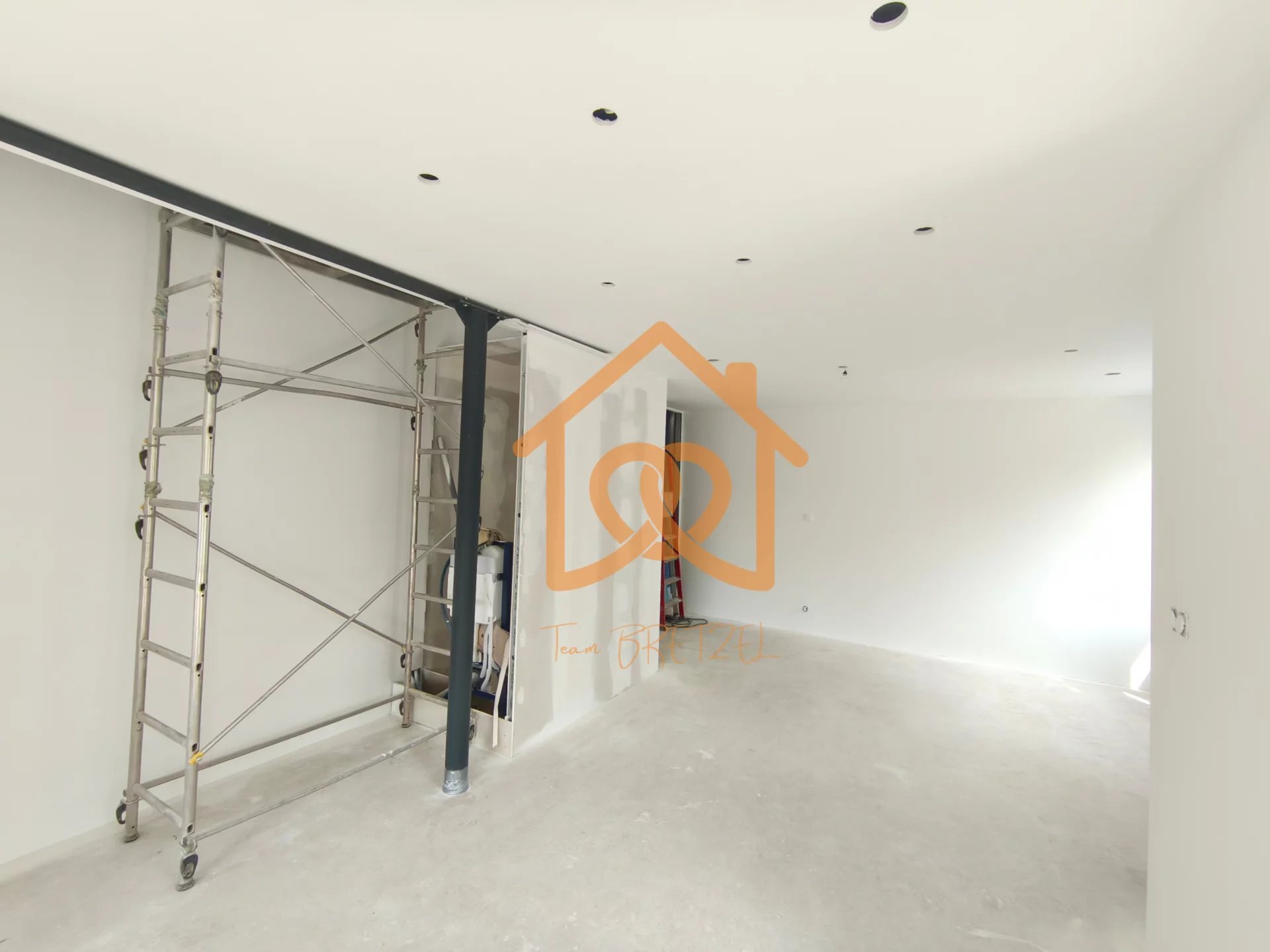 À Geispolsheim Village : Appartement avec garage, parking et un are de terrain - Premi'home Agence immobilière Aix En Provence