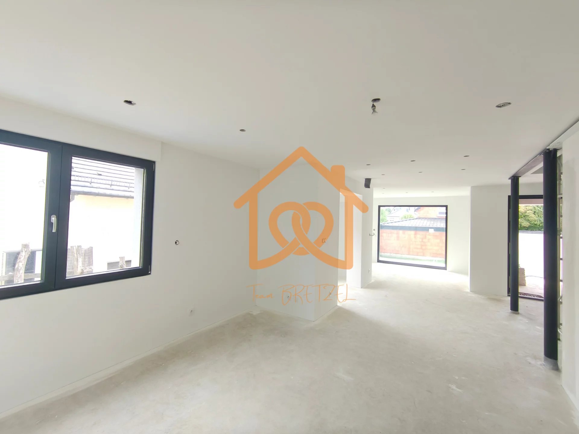 À Geispolsheim Village : Appartement avec garage, parking et un are de terrain - Premi'home Agence immobilière Aix En Provence