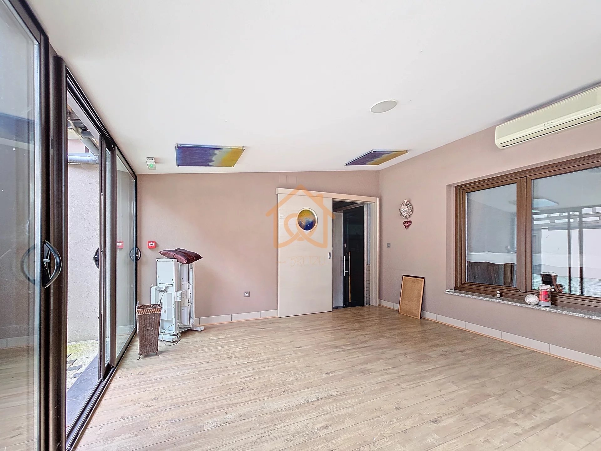 Murs d’un ancien restaurant au cœur de Weitbruch – Idéal investisseurs ! - Premi'home Agence immobilière Aix En Provence