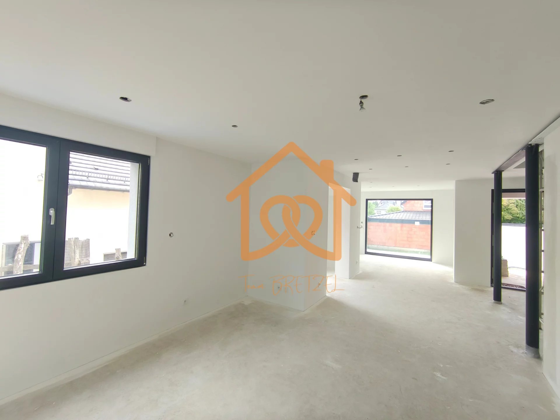 À Geispolsheim Village : Appartement avec garage, parking et un are de terrain - Premi'home Agence immobilière Aix En Provence