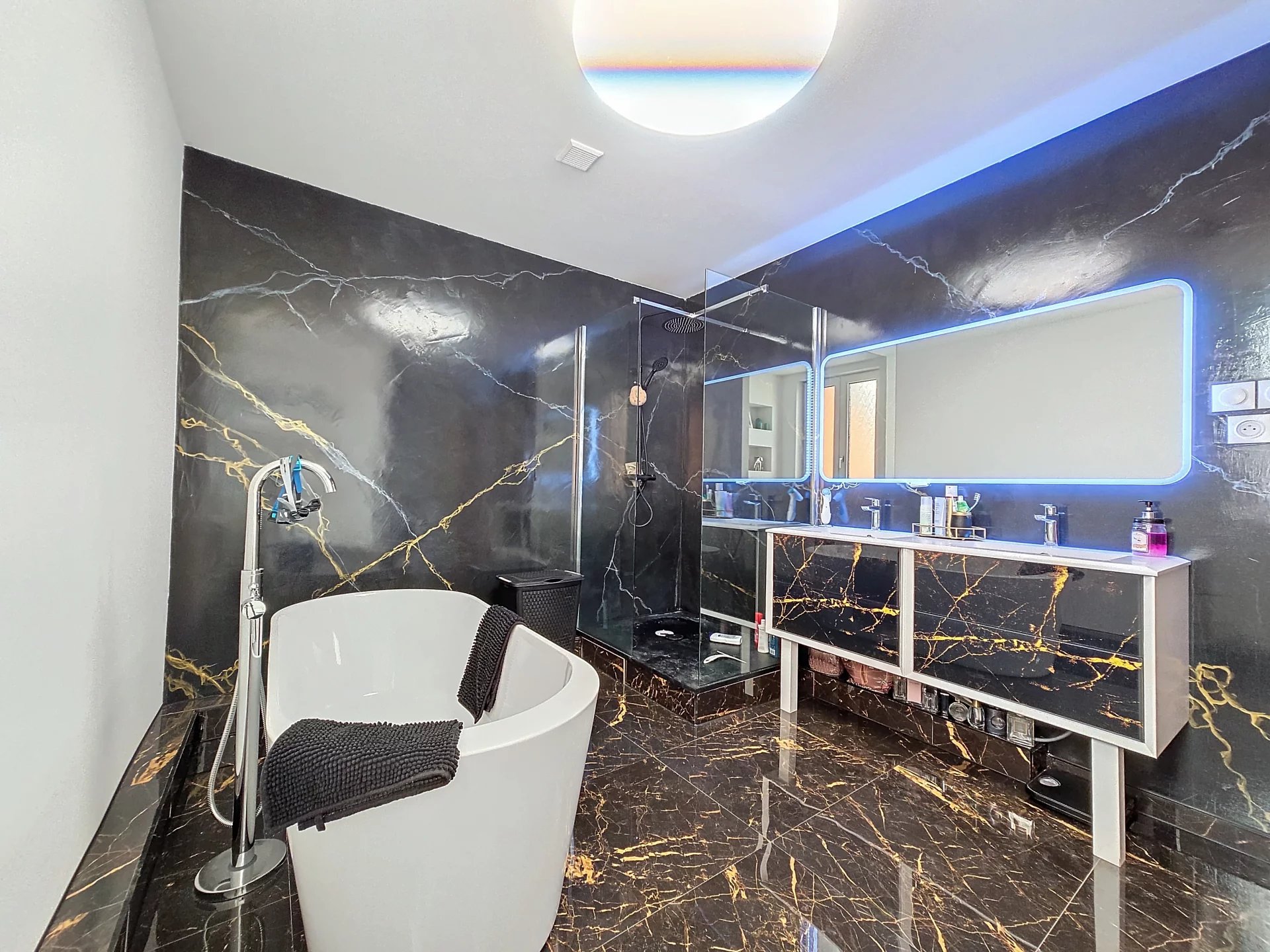 Charmante Maison Rénovée avec 4 Chambres au Cœur de Niederschaeffolsheim » - Premi'home Agence immobilière Aix En Provence