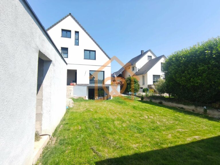 À Geispolsheim Village : Appartement avec garage, parking et un are de terrain - Premi'home Agence immobilière Aix En Provence