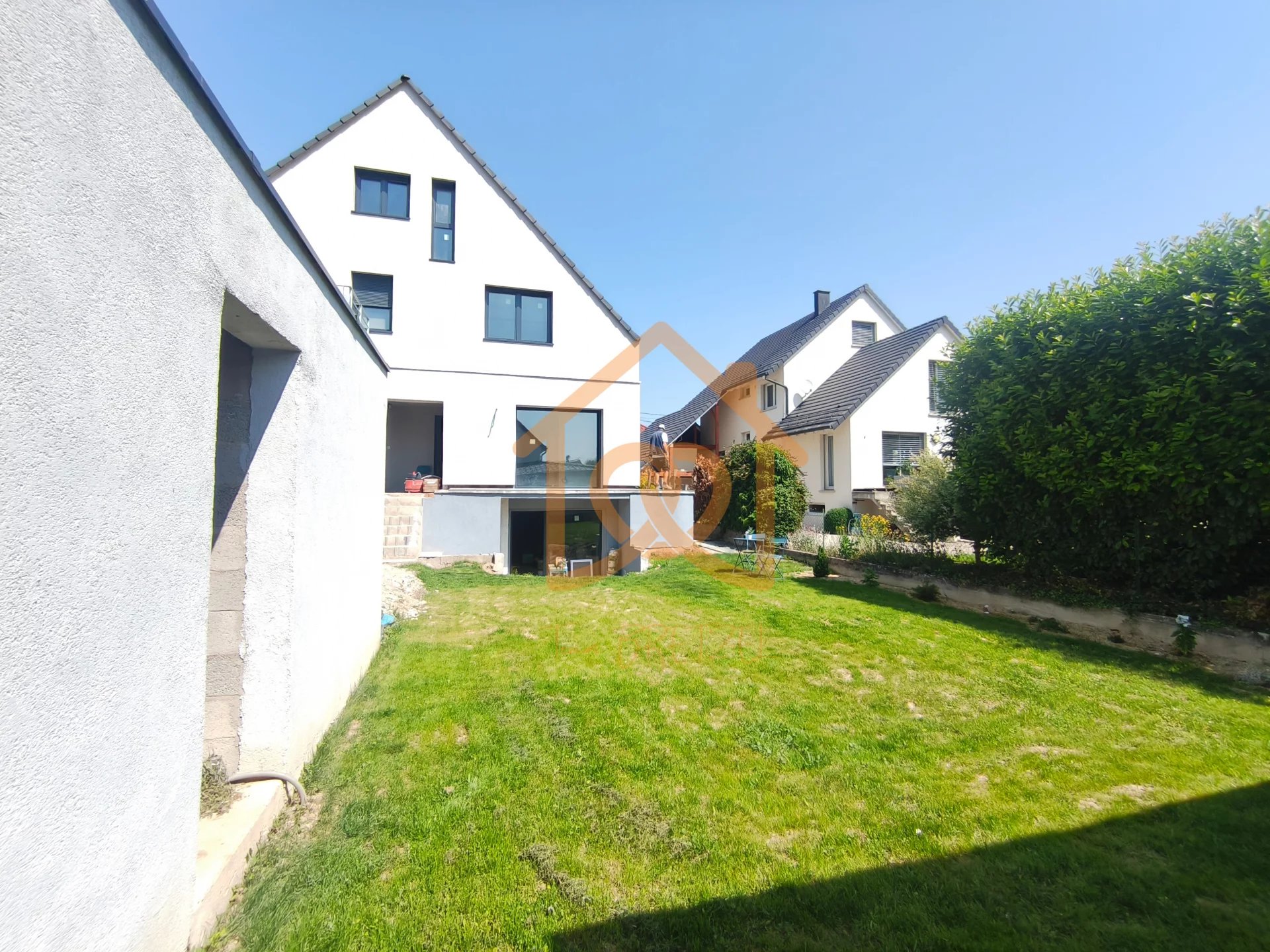 À Geispolsheim Village : Appartement avec garage, parking et un are de terrain - Premi'home Agence immobilière Aix En Provence