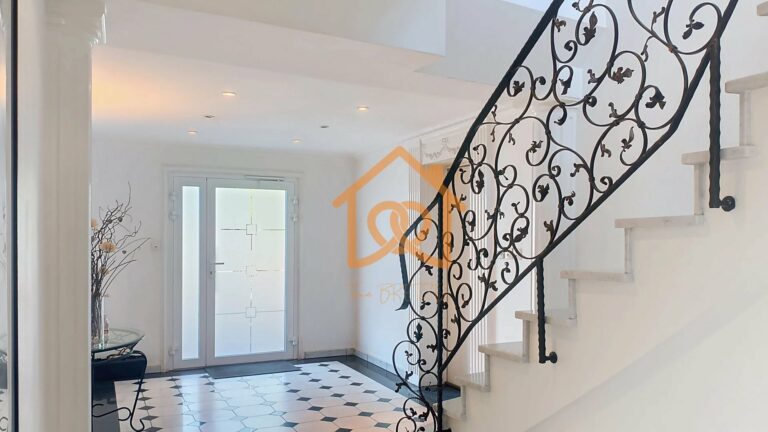 Bel appartement T3 CLIMATISE, sans vis à vis, terrasse, combles aménageables et 2 Garages - Premi'home Agence immobilière Aix En Provence