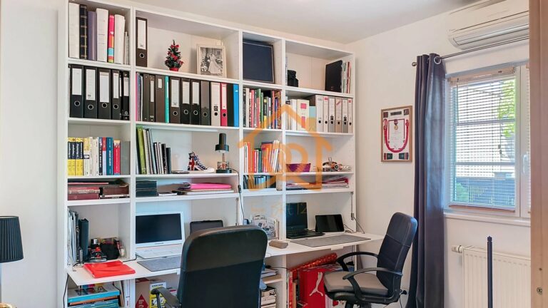 Bel appartement T3 CLIMATISE, sans vis à vis, terrasse, combles aménageables et 2 Garages - Premi'home Agence immobilière Aix En Provence