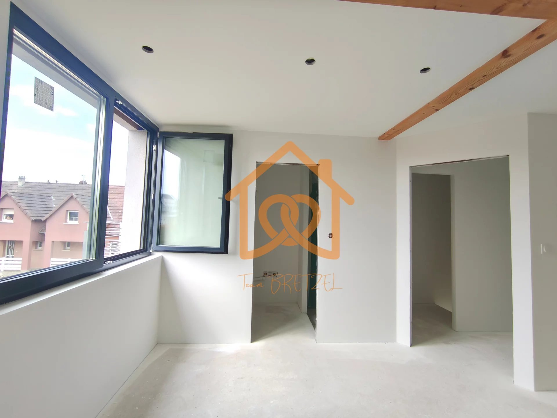 À Geispolsheim Village : Appartement avec garage, parking et un are de terrain - Premi'home Agence immobilière Aix En Provence