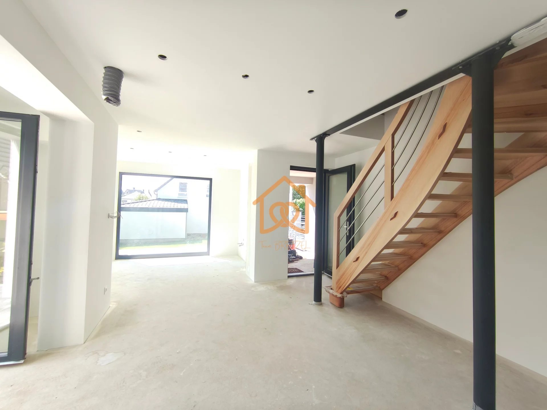 À Geispolsheim Village : Appartement avec garage, parking cave intégrale et un are de terrain - Premi'home Agence immobilière Aix En Provence