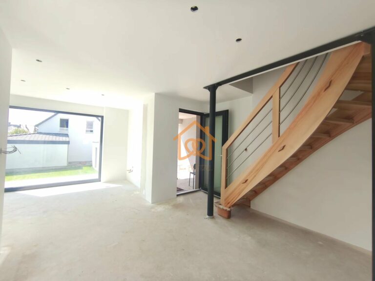 À Geispolsheim Village : Appartement avec garage, parking cave intégrale et un are de terrain - Premi'home Agence immobilière Aix En Provence