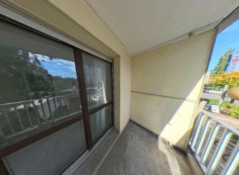Charmant appartement 1 pièce avec balcon et parking – Strasbourg NEUDORF - Premi'home Agence immobilière Aix En Provence