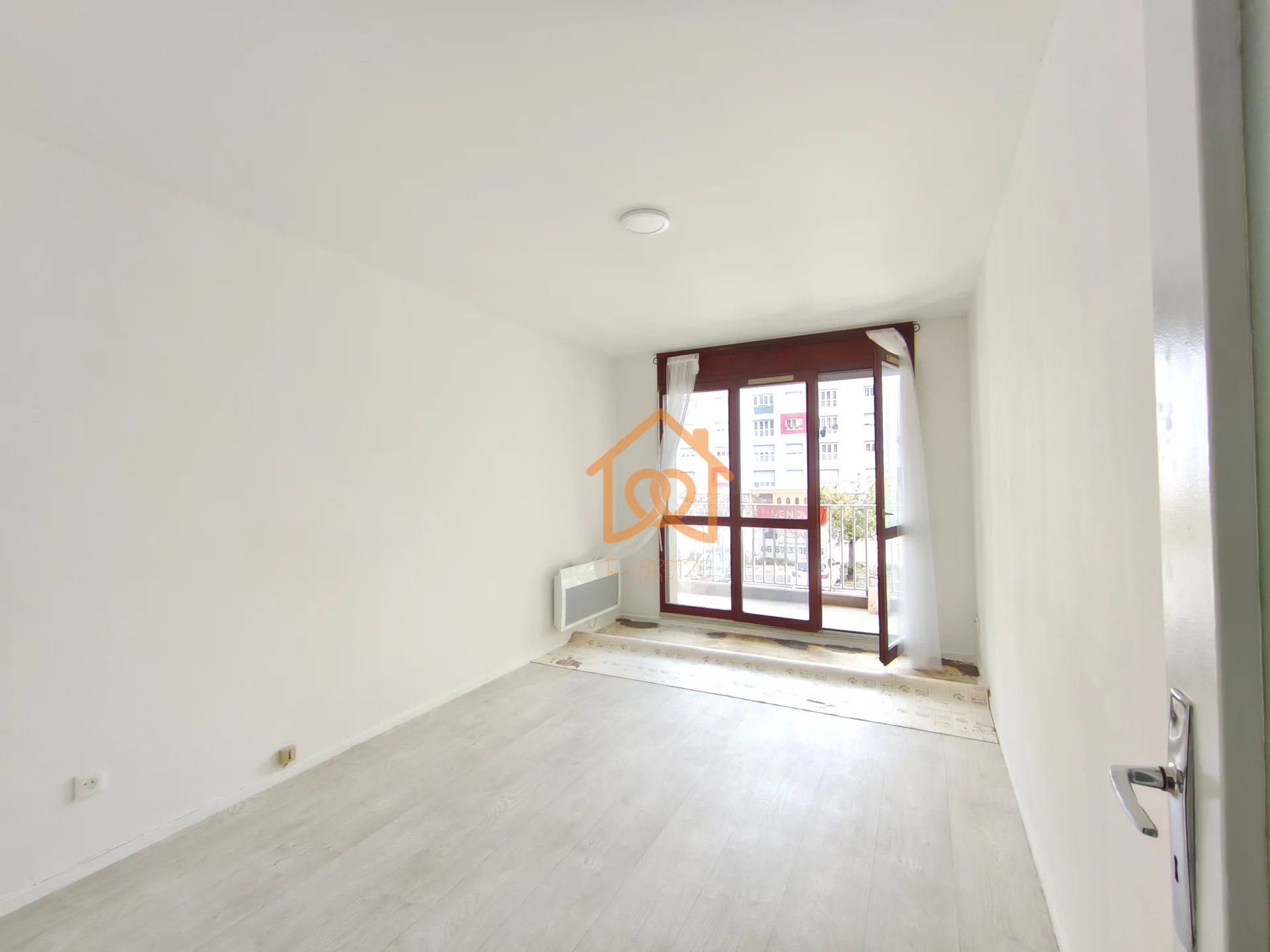 Charmant appartement 1 pièce avec balcon et parking – Strasbourg NEUDORF - Premi'home Agence immobilière Aix En Provence