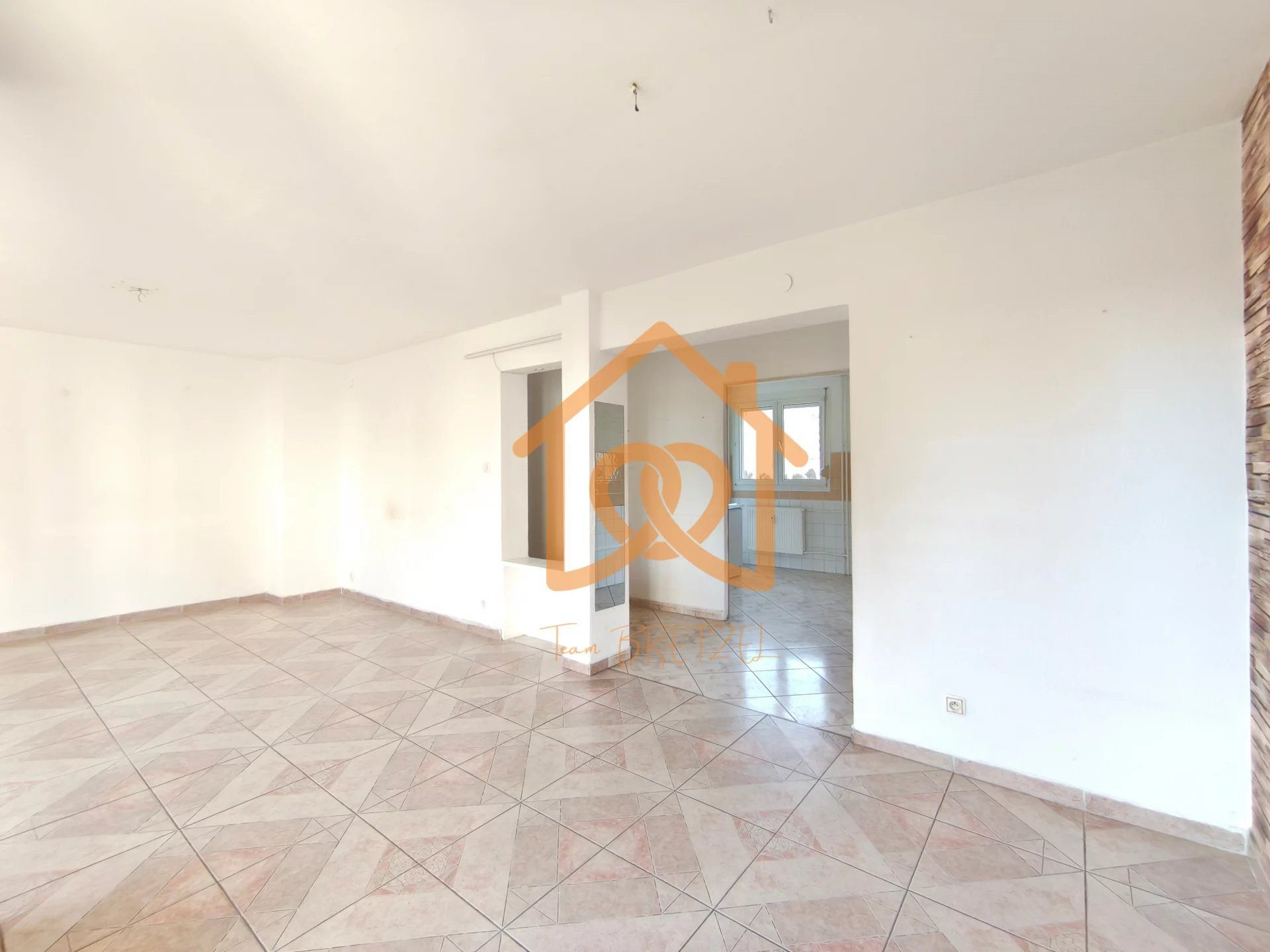 Bel Appartement traversant à la Meinau, 2ème étage avec 3 cha - Premi'home Agence immobilière Aix En Provence