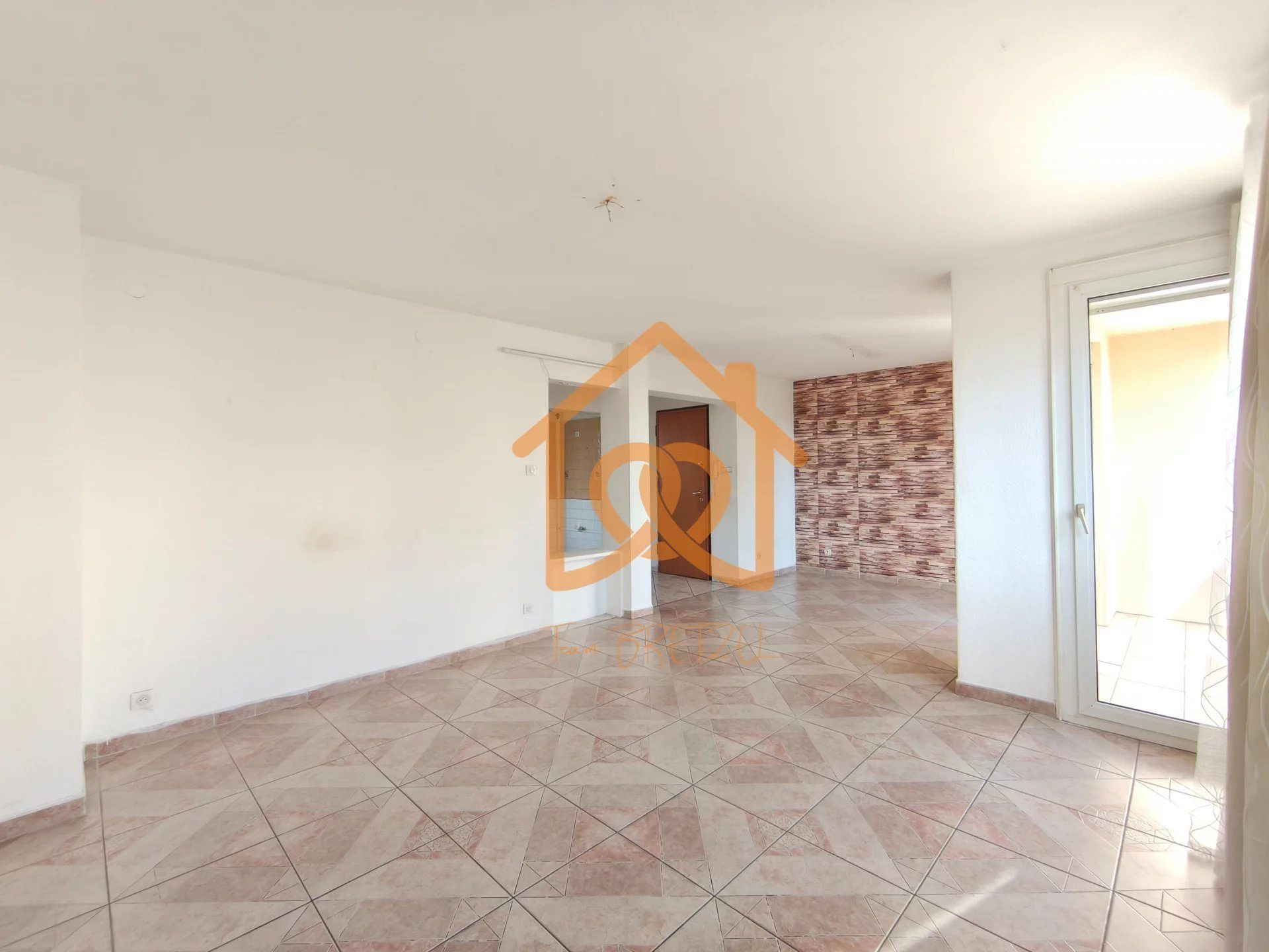 Bel Appartement traversant à la Meinau, 2ème étage avec 3 cha - Premi'home Agence immobilière Aix En Provence