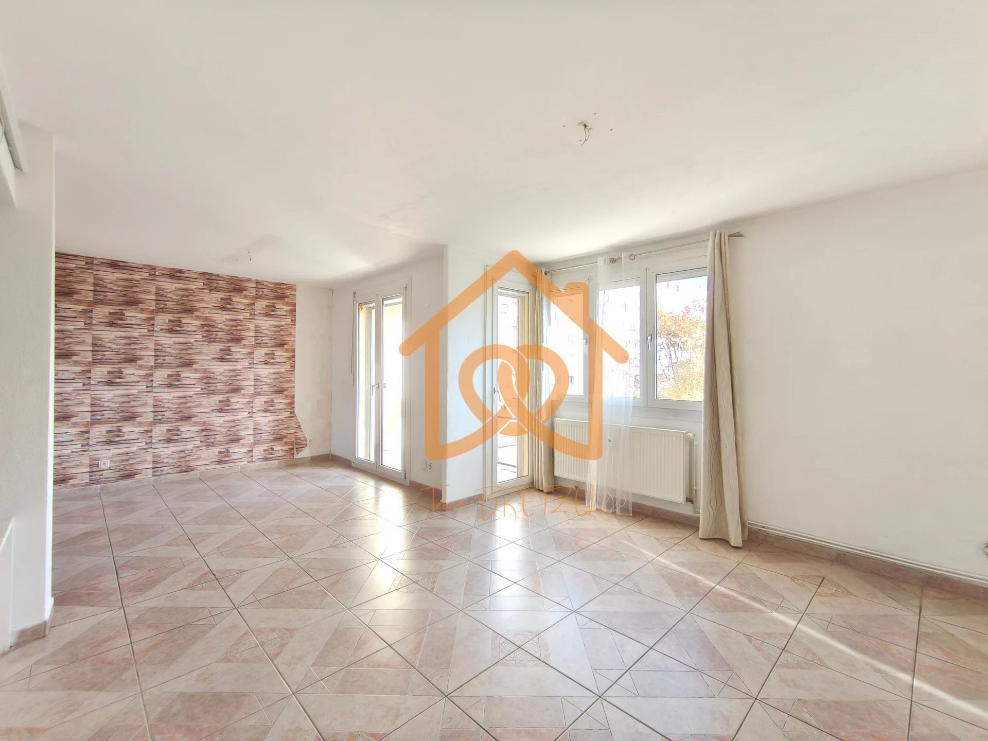 Bel Appartement traversant à la Meinau, 2ème étage avec 3 cha - Premi'home Agence immobilière Aix En Provence