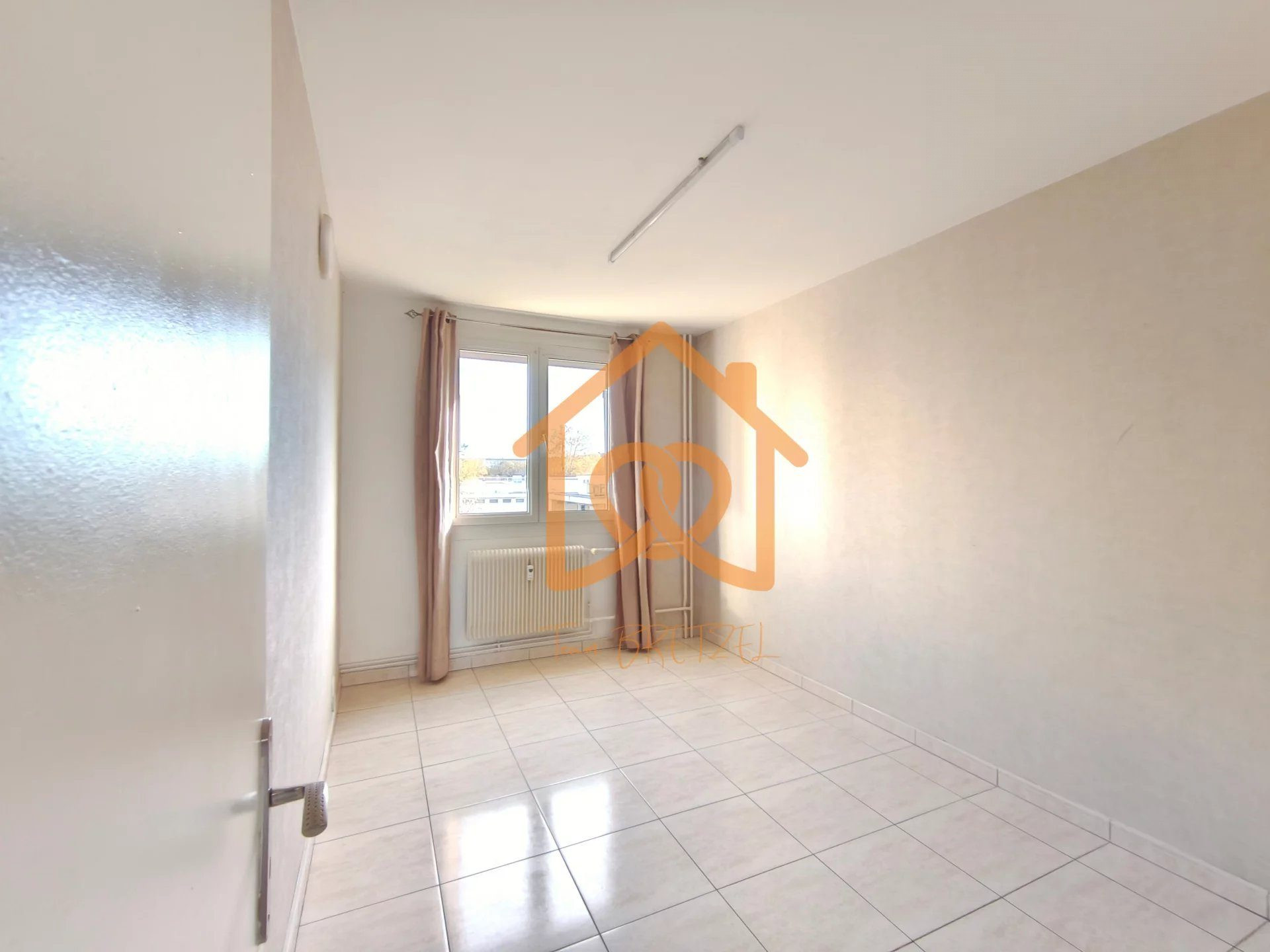 Bel Appartement traversant à la Meinau, 2ème étage avec 3 cha - Premi'home Agence immobilière Aix En Provence