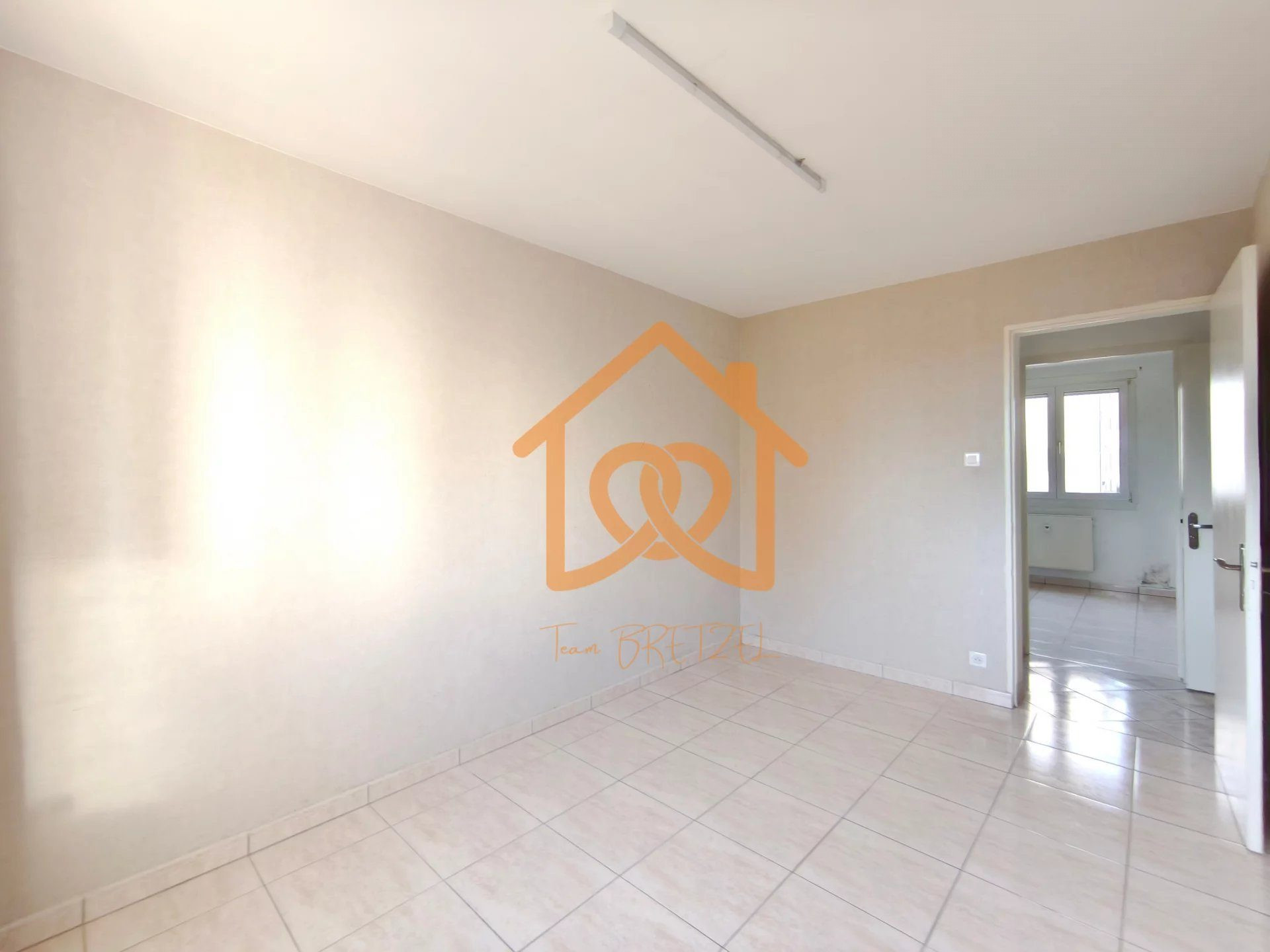Bel Appartement traversant à la Meinau, 2ème étage avec 3 cha - Premi'home Agence immobilière Aix En Provence