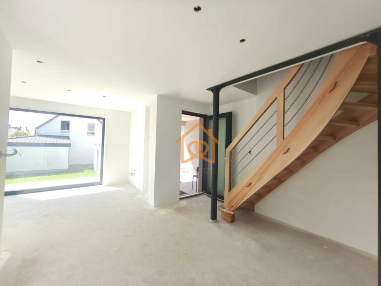 À Geispolsheim Village : Appartement avec garage, parking et un - Premi'home Agence immobilière Aix En Provence