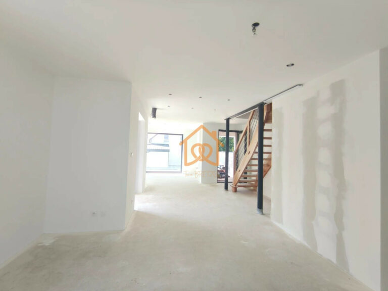 À Geispolsheim Village : Appartement avec garage, parking et un - Premi'home Agence immobilière Aix En Provence