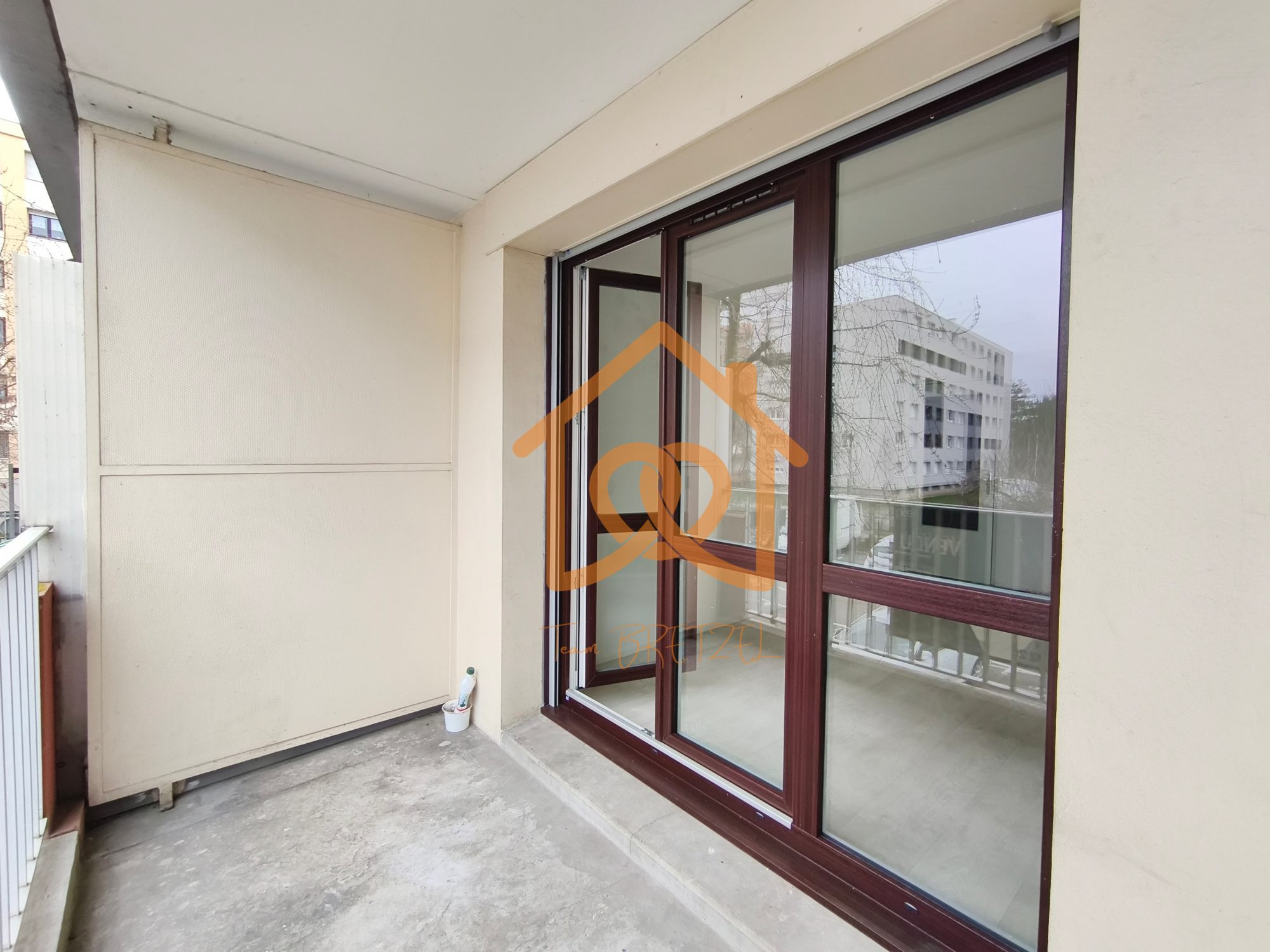 Charmant appartement 1 pièce avec balcon et parking – Strasbo - Premi'home Agence immobilière Aix En Provence