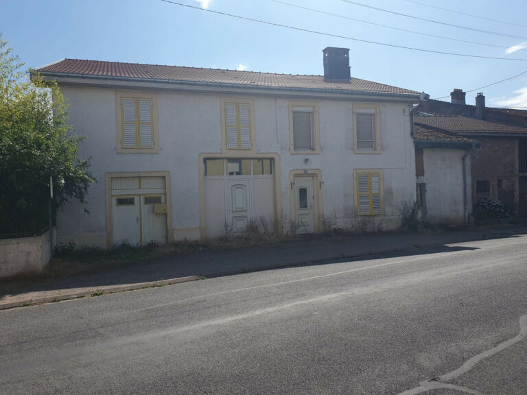 MAISON EN PIERRE 155 m² + GRANGE env: 50 m² + HANGAR env: 200 - Premi'home Agence immobilière Aix En Provence