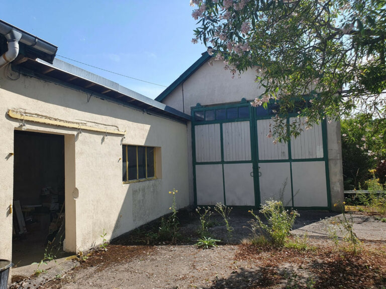 MAISON EN PIERRE 155 m² + GRANGE env: 50 m² + HANGAR env: 200 - Premi'home Agence immobilière Aix En Provence