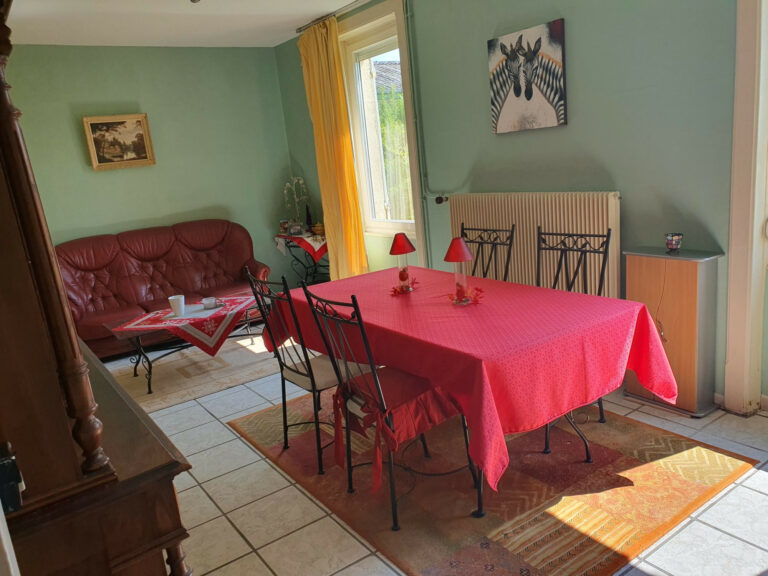 MAISON EN PIERRE 155 m² + GRANGE env: 50 m² + HANGAR env: 200 - Premi'home Agence immobilière Aix En Provence
