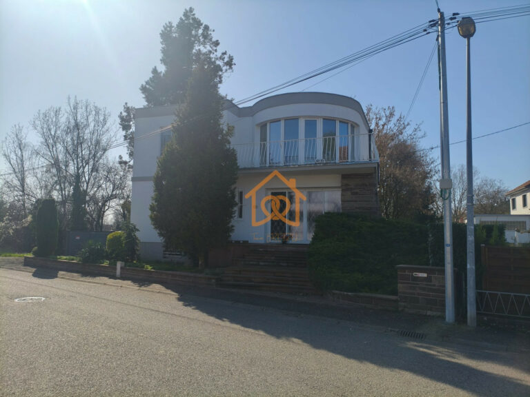Unique ! Belle Maison de 295m² Lingolsheim sur 10 ares de terra - Premi'home Agence immobilière Aix En Provence