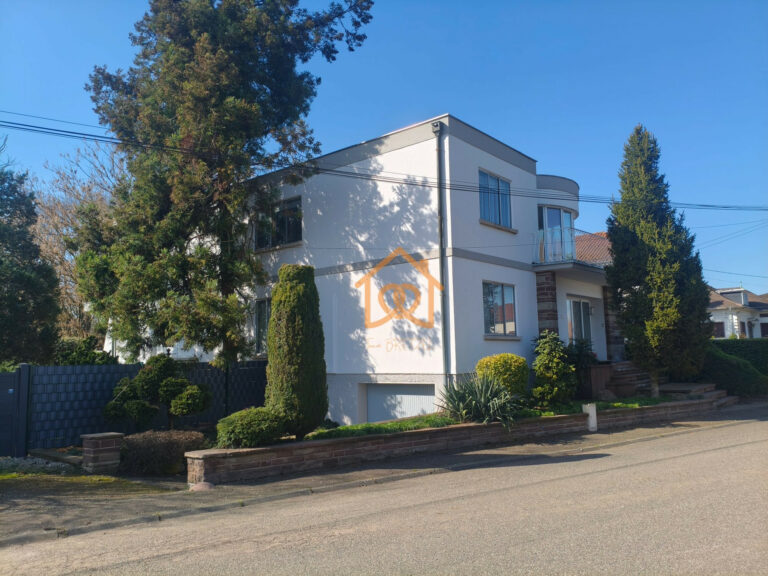 Unique ! Belle Maison de 295m² Lingolsheim sur 10 ares de terra - Premi'home Agence immobilière Aix En Provence