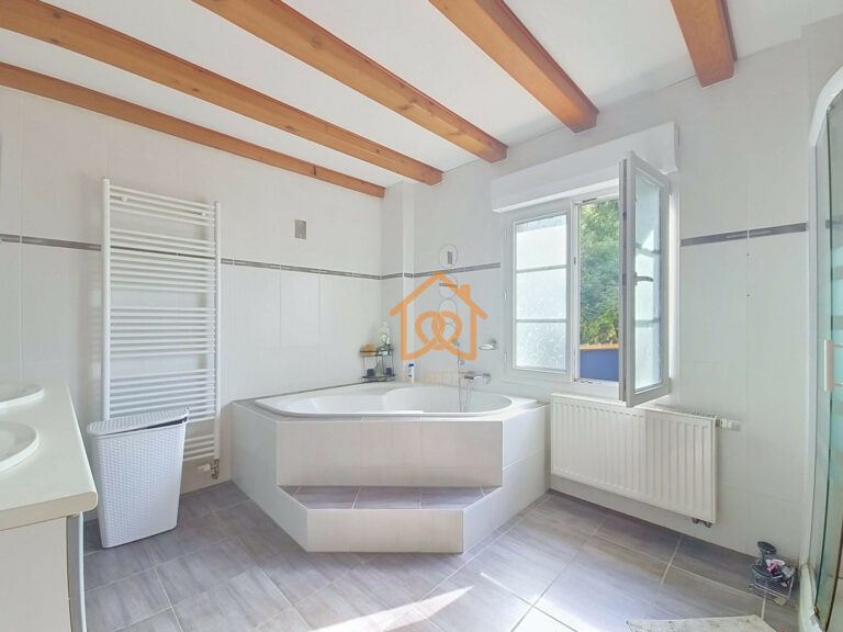 Haguenau — Maison de caractère de 214 m² sur 12,74 ares, cla - Premi'home Agence immobilière Aix En Provence
